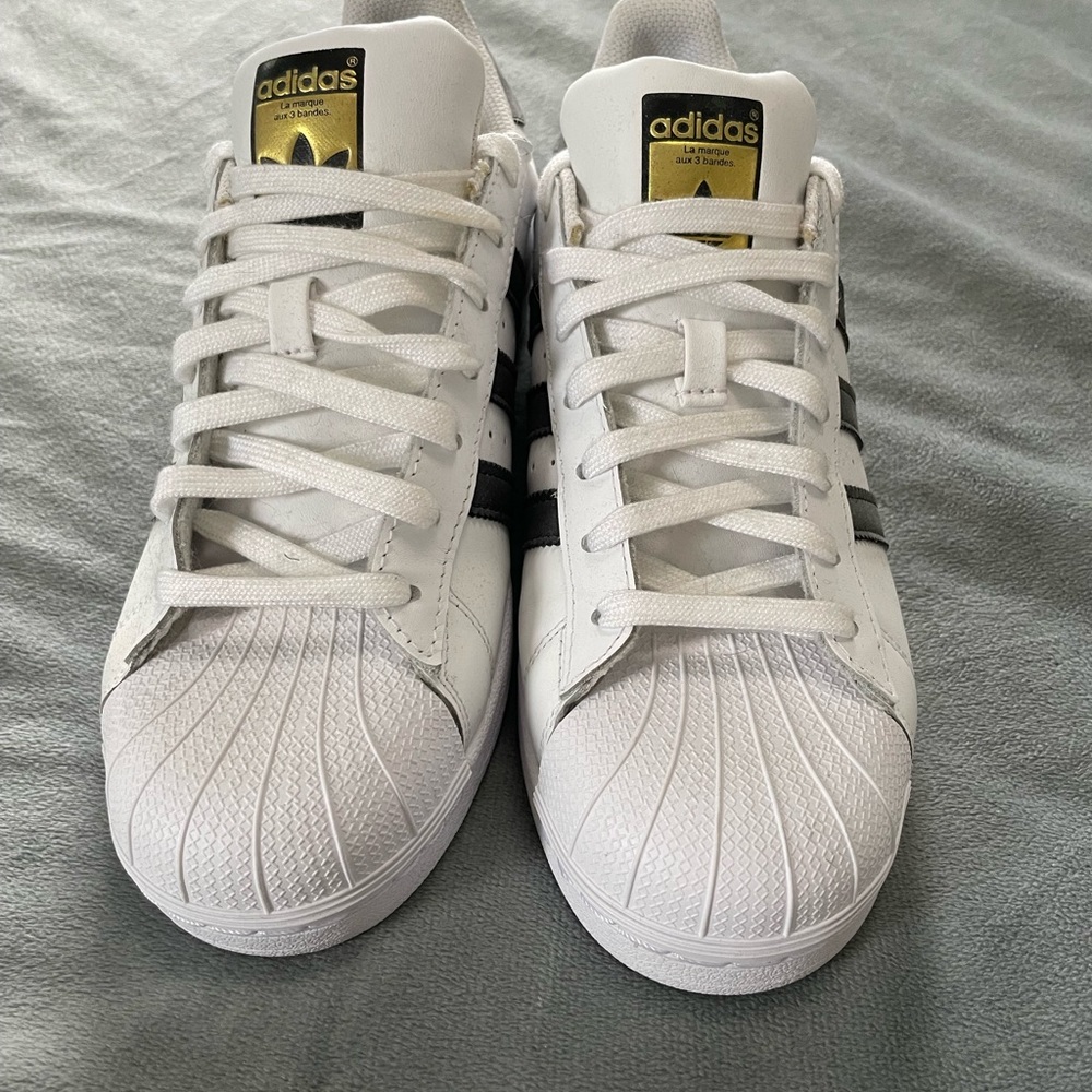 Adidas Superstar Woman’s size 9